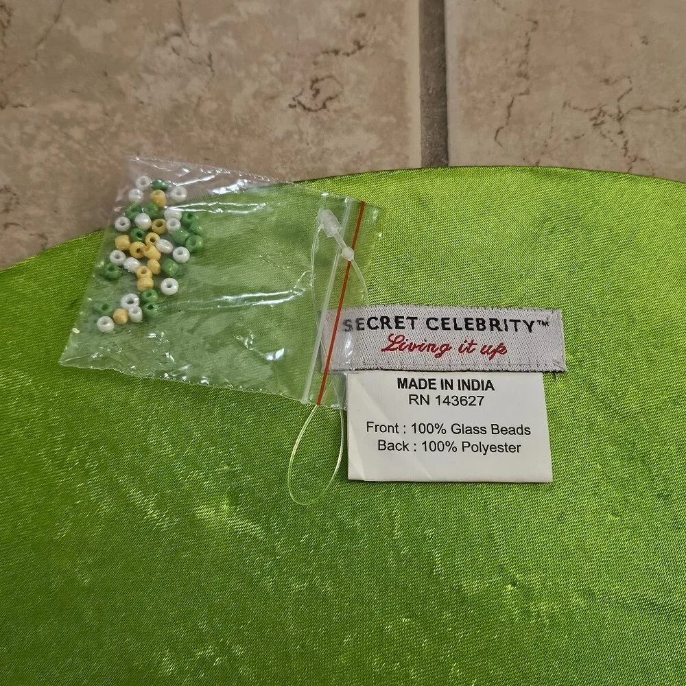 RARE SECRET CELEBRITY KIM SEYBERT YELLOW GREEN FLOWER FLORAL PLACEMAT CHARGER